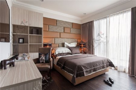 欧式木质地板卧室效果图