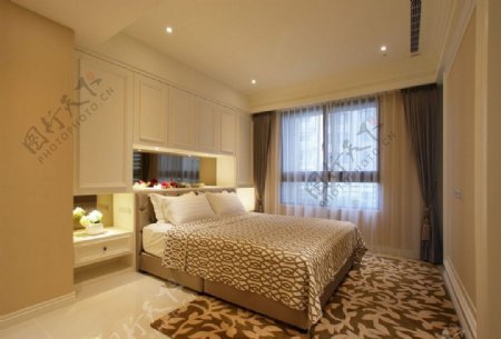 暖色欧式卧室效果图