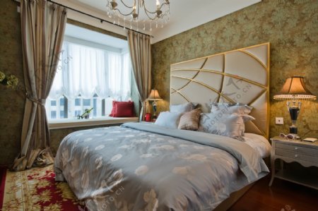 现代时尚卧室亮金色窗帘室内装修效果图