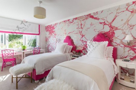 现代少女心粉色花纹背景墙卧室室内装修图