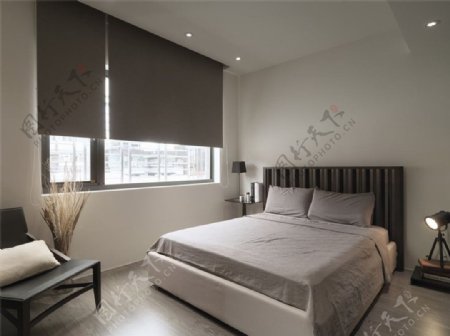 现代时尚卧室褐色百叶窗室内装修效果图