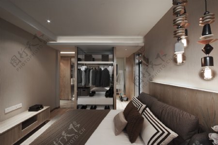 现代时尚卧室褐色调壁灯室内装修效果图