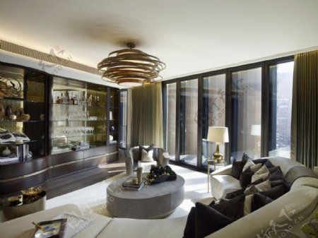 现代奢华客厅圆形铜色吊灯室内装修效果图