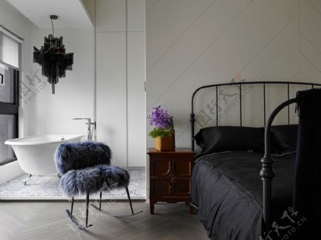 现代时尚卧室铁质床头室内装修效果图