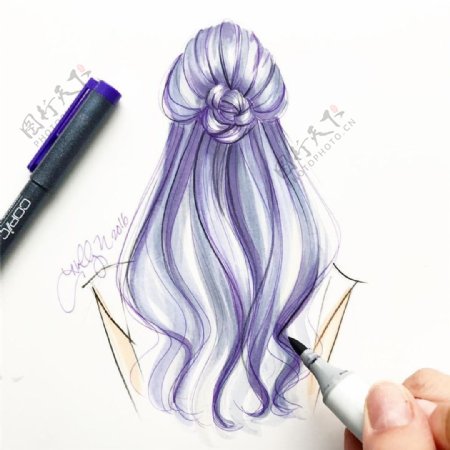 紫色长发背影设计图