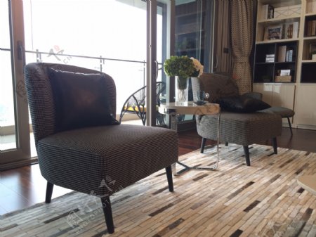 简约客厅木质条纹地板砖装修效果图