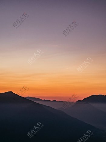 夕阳下的大山风景