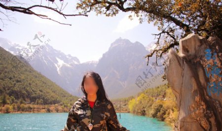 西藏旅游姑娘雪山美女