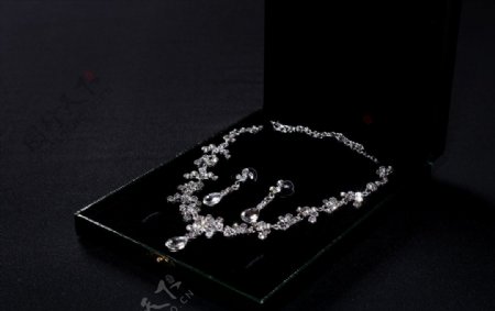 水晶钻石项链
