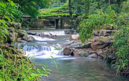 山涧溪流