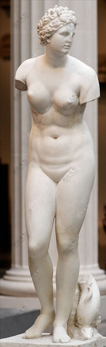 残臂雕像