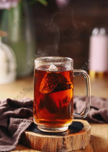 热气腾腾的红茶