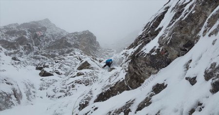 攀雪山