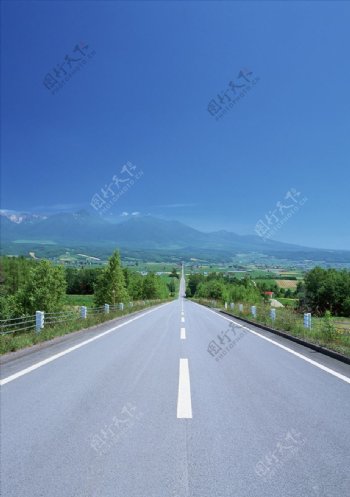 蓝天下的公路公路风景