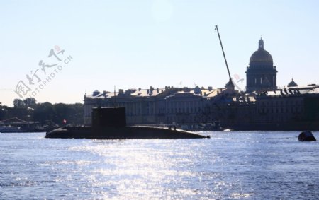 涅瓦河上的潜艇