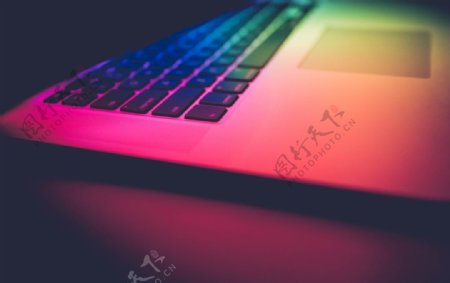 紫红灯光电脑