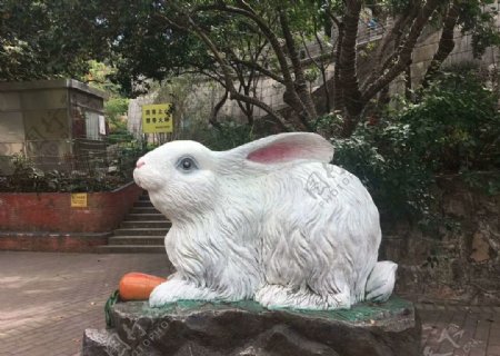 公园雕塑兔子