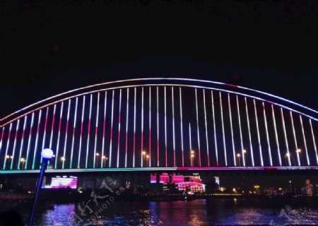 夜晚武汉长江大桥