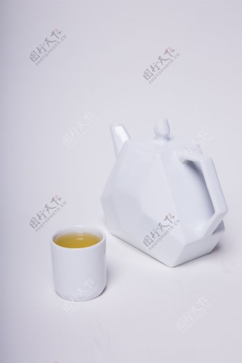 白色几何茶壶茶杯喝茶2