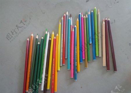 彩色铅笔只为绘你