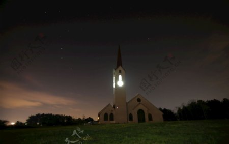 夜空下的教堂