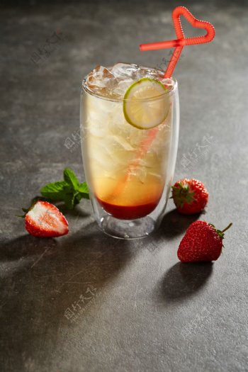 草莓冰果汁草莓饮料
