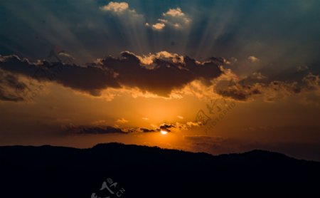 太阳落山夕阳摄影图片