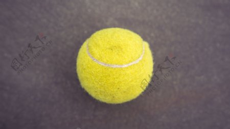 孤独的网球商业摄影