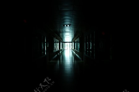 昏暗走廊科技摄影图