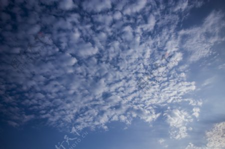 蓝天白云摄影图1
