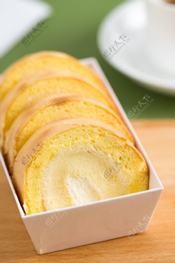 摄影图西式甜点虎皮蛋糕卷4