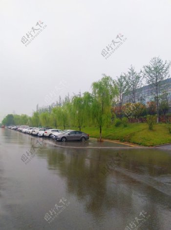 雨天下的城市风景