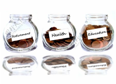 退休健康教育概念在罐子里的财富