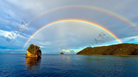 大海彩虹天空小岛风景