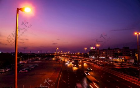 街交通迪拜城市紫色
