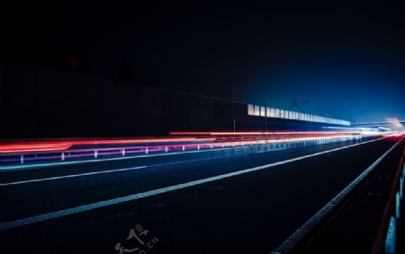 夜晚的高速路