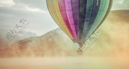 彩色热气球沙漠风景背景