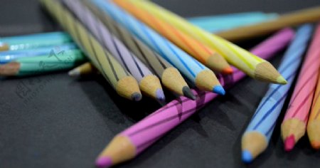 铅笔彩色铅笔