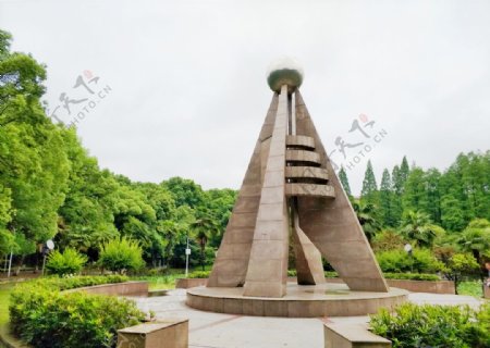 华中科技大学校园雕塑