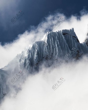雪山云雾自然生态背景素材