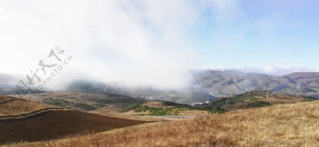 大山包云雾风景图片