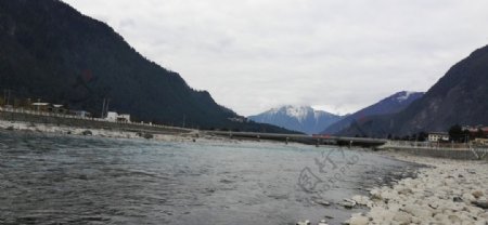 雪山河流山水风光图片