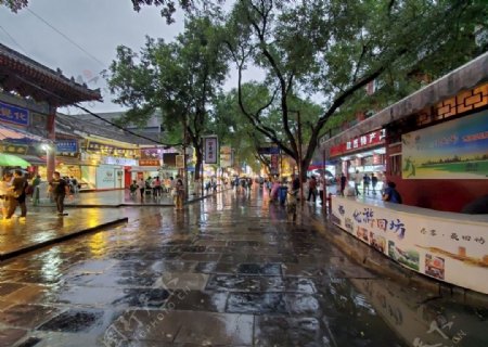 雨后街道图片