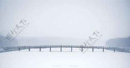 雪中桥图片