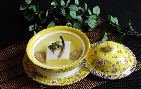 虫草绿茶炖豆腐图片