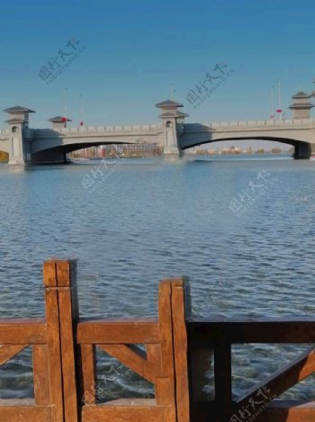吉木萨尔县网红桥图片